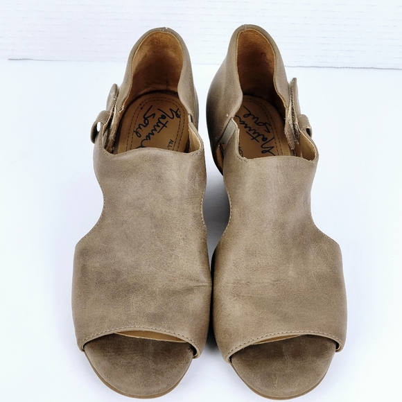 Natural Soul Daya by Naturalizer Womens 6.5 M~Sandals~Beige~Block Heel~Open Toe - Picture 2 of 11